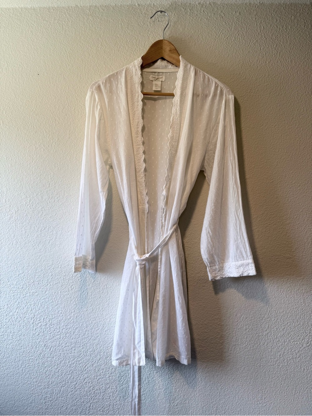 CYNTHIA ROWLEY White Swiss Dot Scalloped Trim Cotton Robe